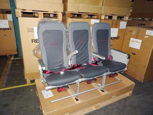 3er Flugzeugsitze Bordausrüstung aus der Luftfahrt für Sammler A320, verpackt, RECARO